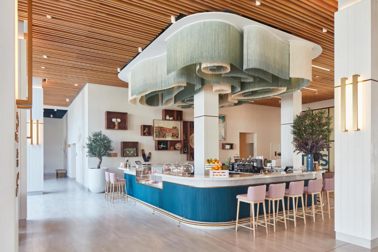 Vida Beach Resort Umm Al Quwain ภายนอก รูปภาพ The bar at the hotel