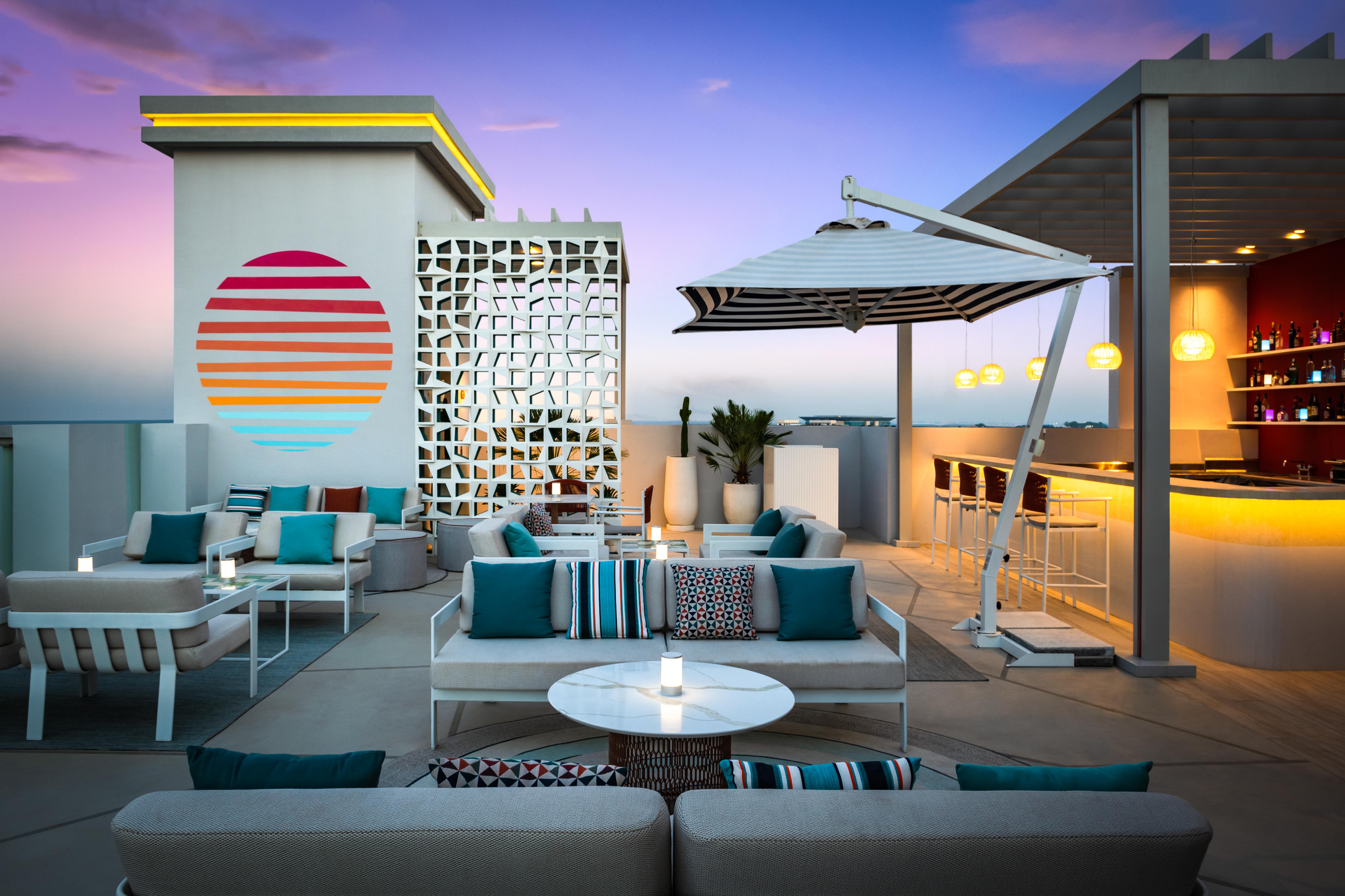 Vida Beach Resort Umm Al Quwain ภายนอก รูปภาพ The rooftop bar at the hotel